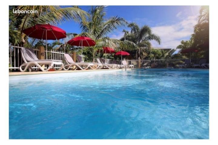 F2 Residence Oasis Terre Rouge A Saint Pierre Extérieur photo