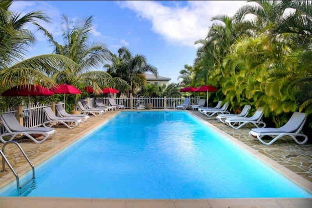 F2 Residence Oasis Terre Rouge A Saint Pierre Extérieur photo
